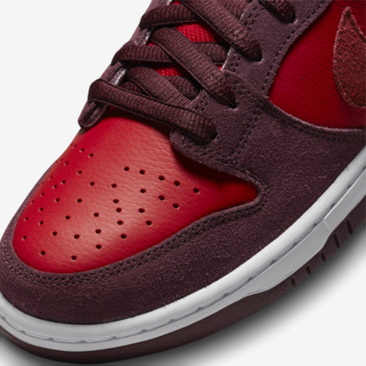 Nike SB Dunk Low Cherry